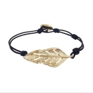 Chloe +Isabel Sculpted Feather Leather
Wrap Bracelet